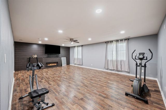 5397 Brook View Avenue, Des Moines, IA 50317