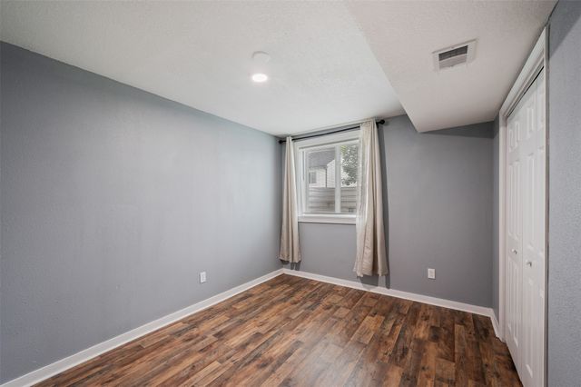 5397 Brook View Avenue, Des Moines, IA 50317