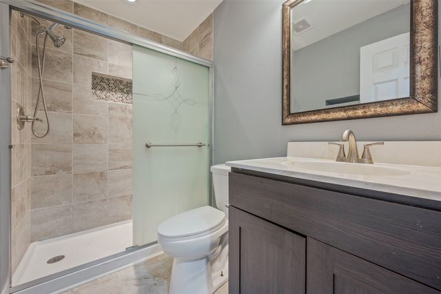 5397 Brook View Avenue, Des Moines, IA 50317