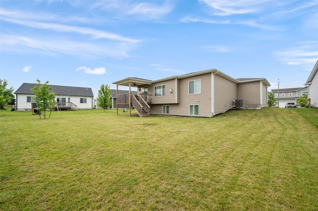 5397 Brook View Avenue, Des Moines, IA 50317