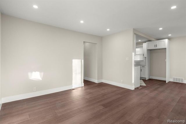 8900 Asbury Park, Detroit, MI 48228