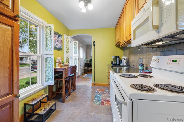 15139 University, Allen Park, MI 48101