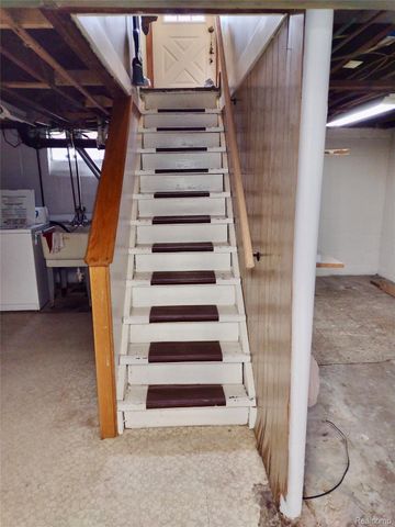 15139 University, Allen Park, MI 48101