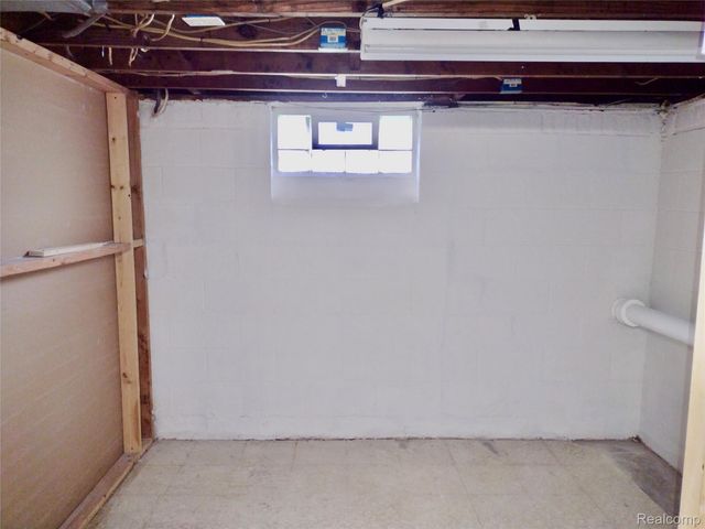 15139 University, Allen Park, MI 48101