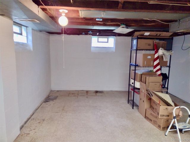 15139 University, Allen Park, MI 48101