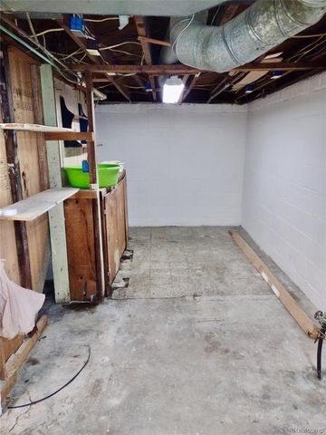 15139 University, Allen Park, MI 48101