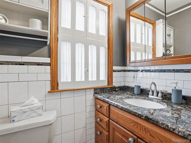 15139 University, Allen Park, MI 48101