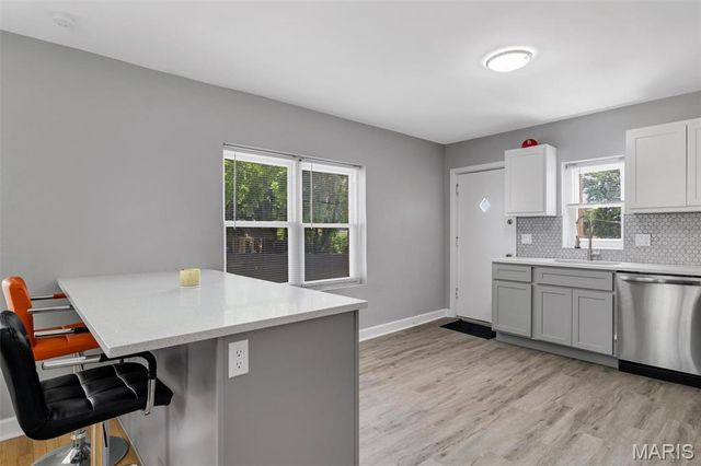 1802 Switzer Avenue, St Louis, MO 63147