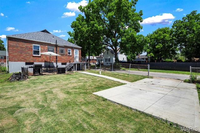 1802 Switzer Avenue, St Louis, MO 63147