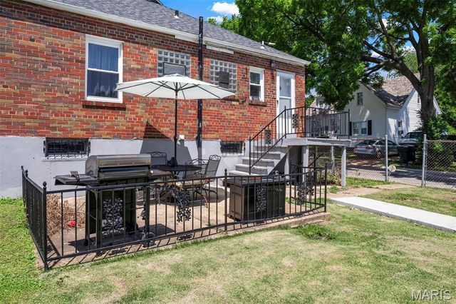 1802 Switzer Avenue, St Louis, MO 63147