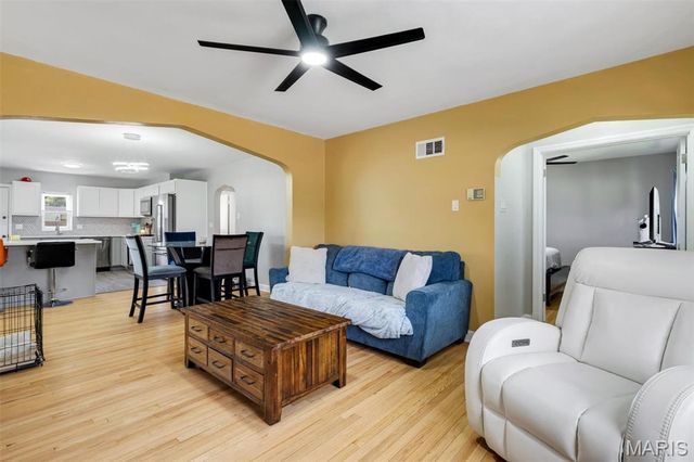 1802 Switzer Avenue, St Louis, MO 63147