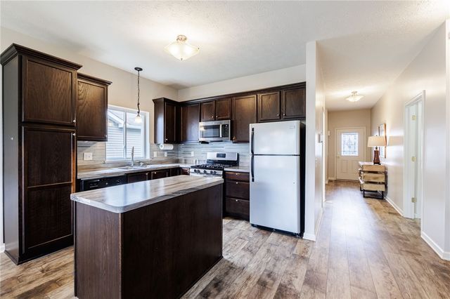 81 Falkirk Place, Greece, NY 14612