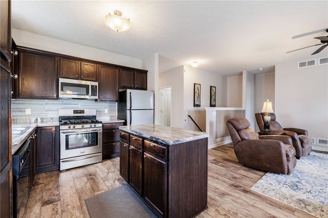 81 Falkirk Place, Greece, NY 14612