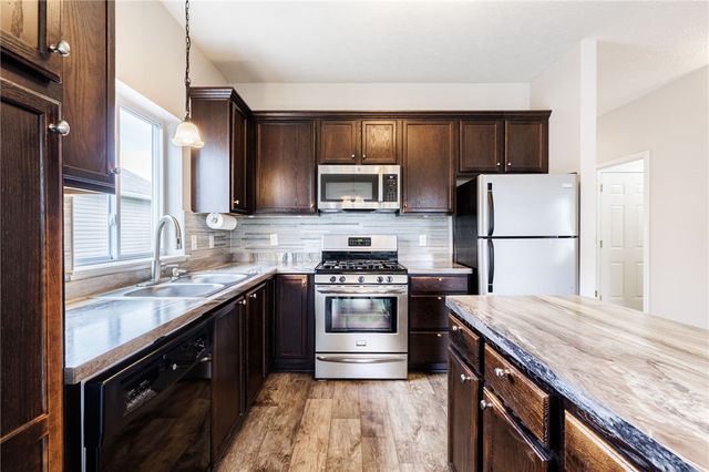 81 Falkirk Place, Greece, NY 14612