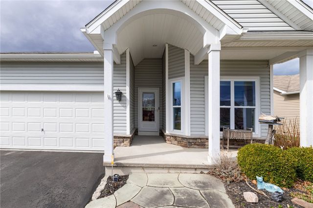 81 Falkirk Place, Greece, NY 14612