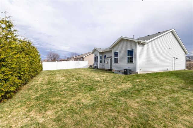 81 Falkirk Place, Greece, NY 14612