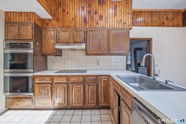 65 Sidehill Road, Hamden, CT 06517