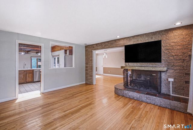 65 Sidehill Road, Hamden, CT 06517