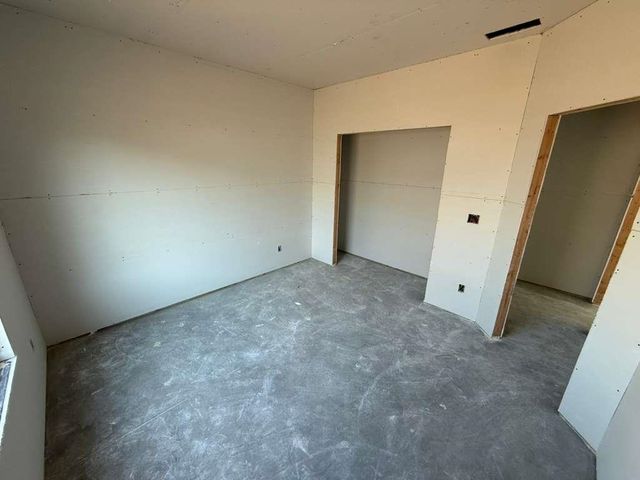 5085 N Toben Dr, Bel Aire, KS 67226