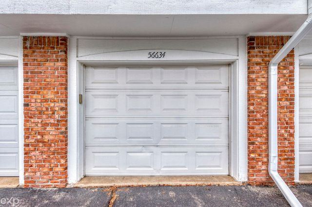 56634 Chesapeake Trail, Shelby Twp, MI 48316
