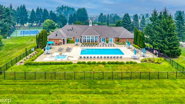 56634 Chesapeake Trail, Shelby Twp, MI 48316