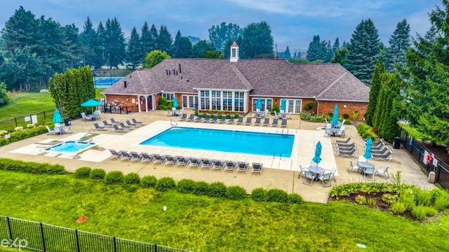 56634 Chesapeake Trail, Shelby Twp, MI 48316