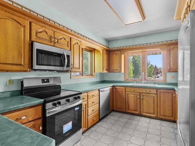306 Fenway TERRACE, Manitowoc, WI 54220