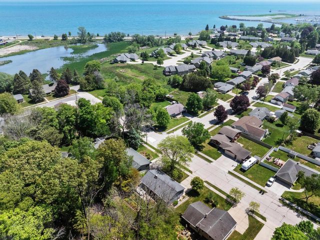 306 Fenway TERRACE, Manitowoc, WI 54220