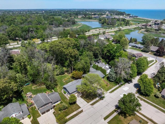 306 Fenway TERRACE, Manitowoc, WI 54220