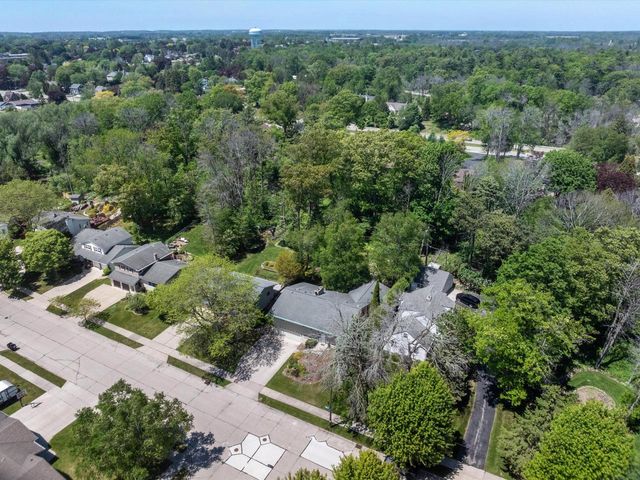 306 Fenway TERRACE, Manitowoc, WI 54220