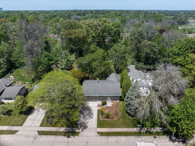 306 Fenway TERRACE, Manitowoc, WI 54220