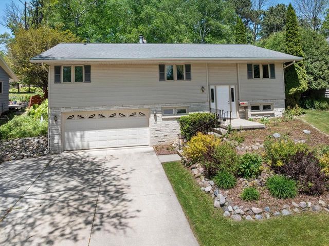 306 Fenway TERRACE, Manitowoc, WI 54220