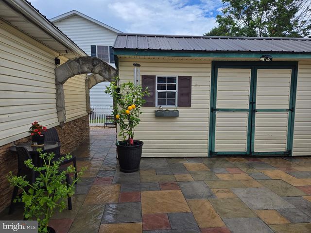 3526 TURNBERRY DR, Chambersburg, PA 17202