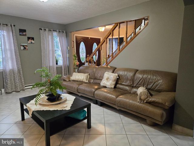 3526 TURNBERRY DR, Chambersburg, PA 17202
