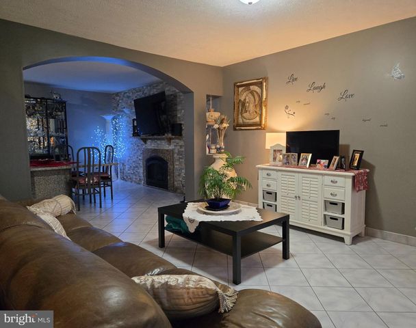 3526 TURNBERRY DR, Chambersburg, PA 17202