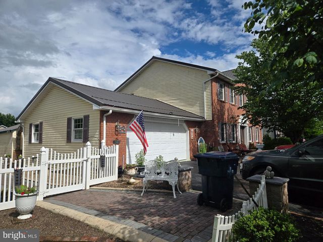 3526 TURNBERRY DR, Chambersburg, PA 17202