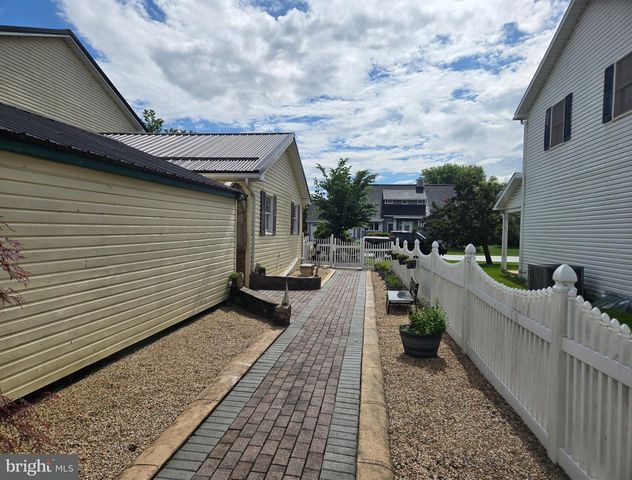 3526 TURNBERRY DR, Chambersburg, PA 17202