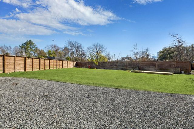 206 North Street, Houston, TX 77009