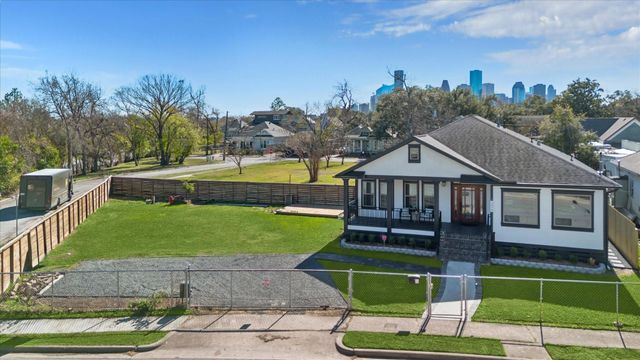 206 North Street, Houston, TX 77009