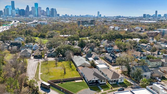206 North Street, Houston, TX 77009