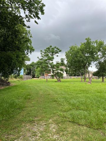 00 Bayou Street, Houston, TX 77020