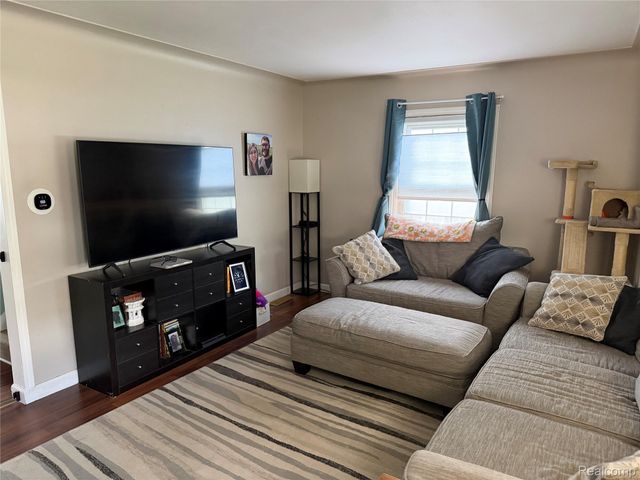 28120 ONeil, Roseville, MI 48066