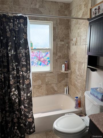 28120 ONeil, Roseville, MI 48066