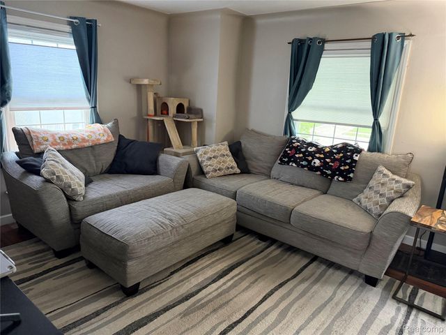 28120 ONeil, Roseville, MI 48066