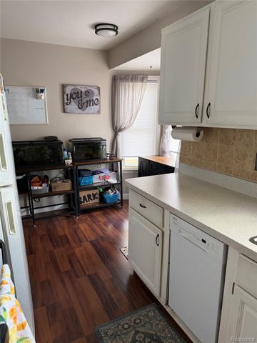28120 ONeil, Roseville, MI 48066