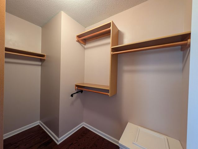 3221 N Forest Ridge st, Wichita, KS 67205