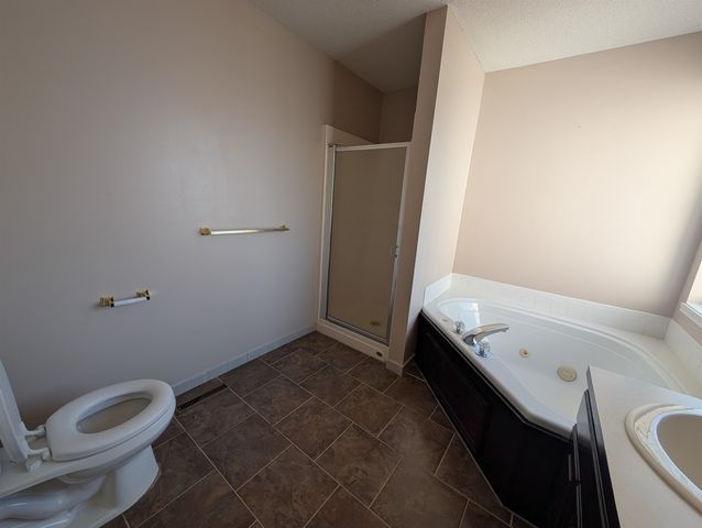 3221 N Forest Ridge st, Wichita, KS 67205