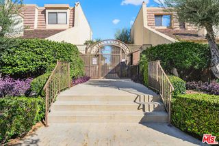 18419 Collins Street A, Tarzana (los Angeles), CA 91356