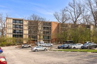 5900 Oakwood Drive 5F, Lisle, IL 60532