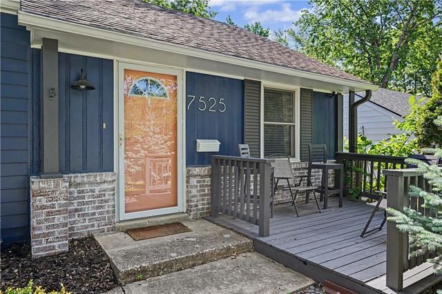 7525 Eaton Street, Prairie Village, KS 66208